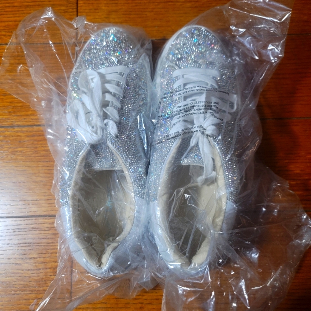 Betsey Johnson Women's Sidny Sneaker SIZE 10